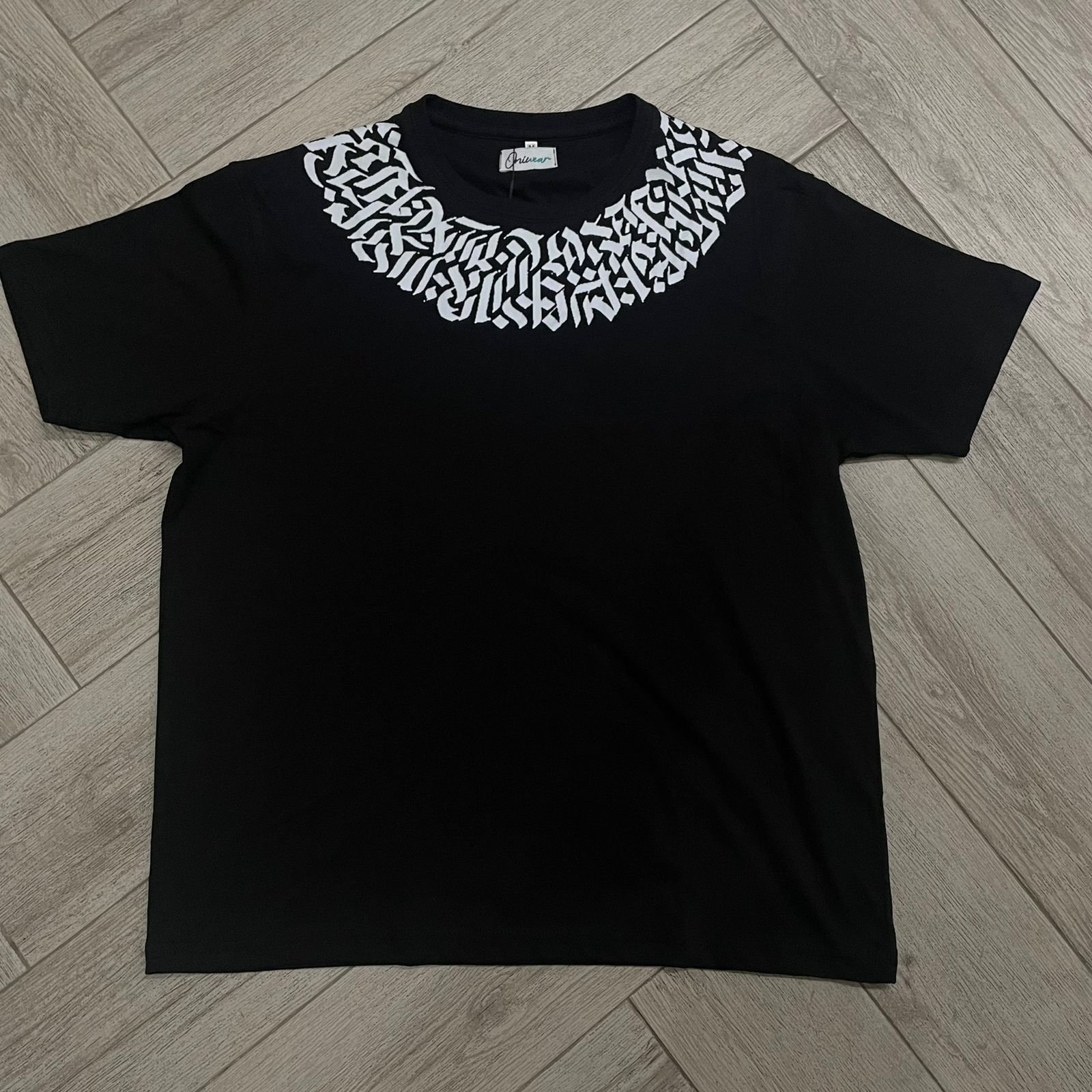 Calligra-Collar Tee